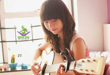 Nữ có học Guitar được không- Guitar Đà Nẵng