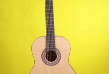 Chọn Guitar Acoustic cho người mới- Guitar Đà Nẵng
